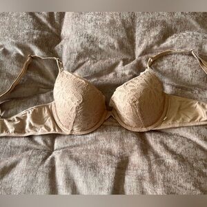 T-shirt bra with wire and lace